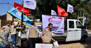 kimse-yok-mu-donates-blankets-gaza-gazze