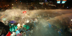 Turkish police raid Zaman HQs, fire tear gas on readers after gov’t takeover