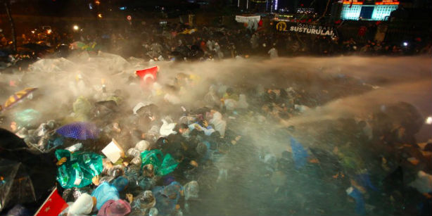 Turkish police raid Zaman HQs, fire tear gas on readers after gov’t takeover